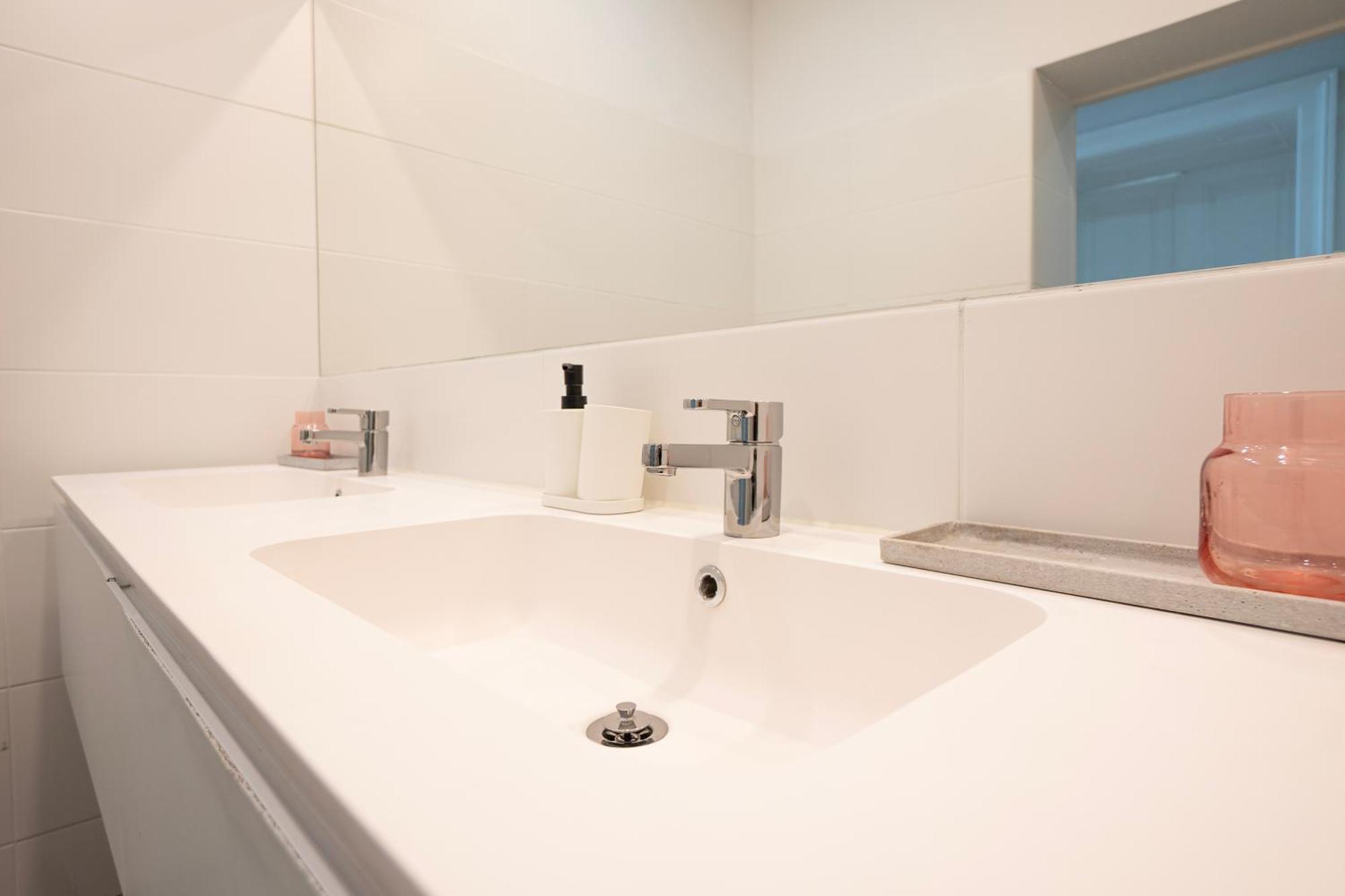 Charming 2-Room Apartment With Balcony, 15 Min To Center Viena Exterior foto