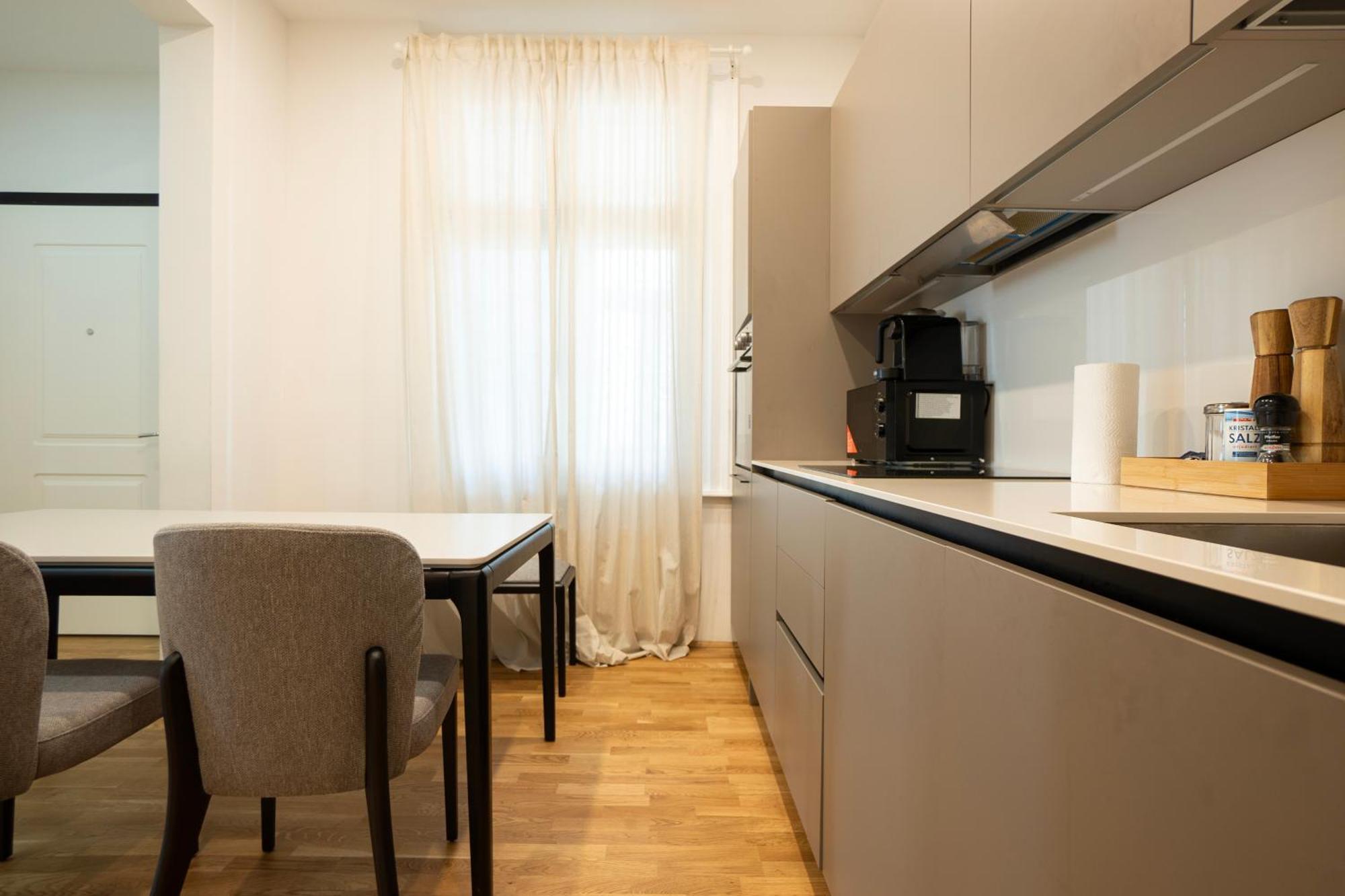 Charming 2-Room Apartment With Balcony, 15 Min To Center Viena Exterior foto